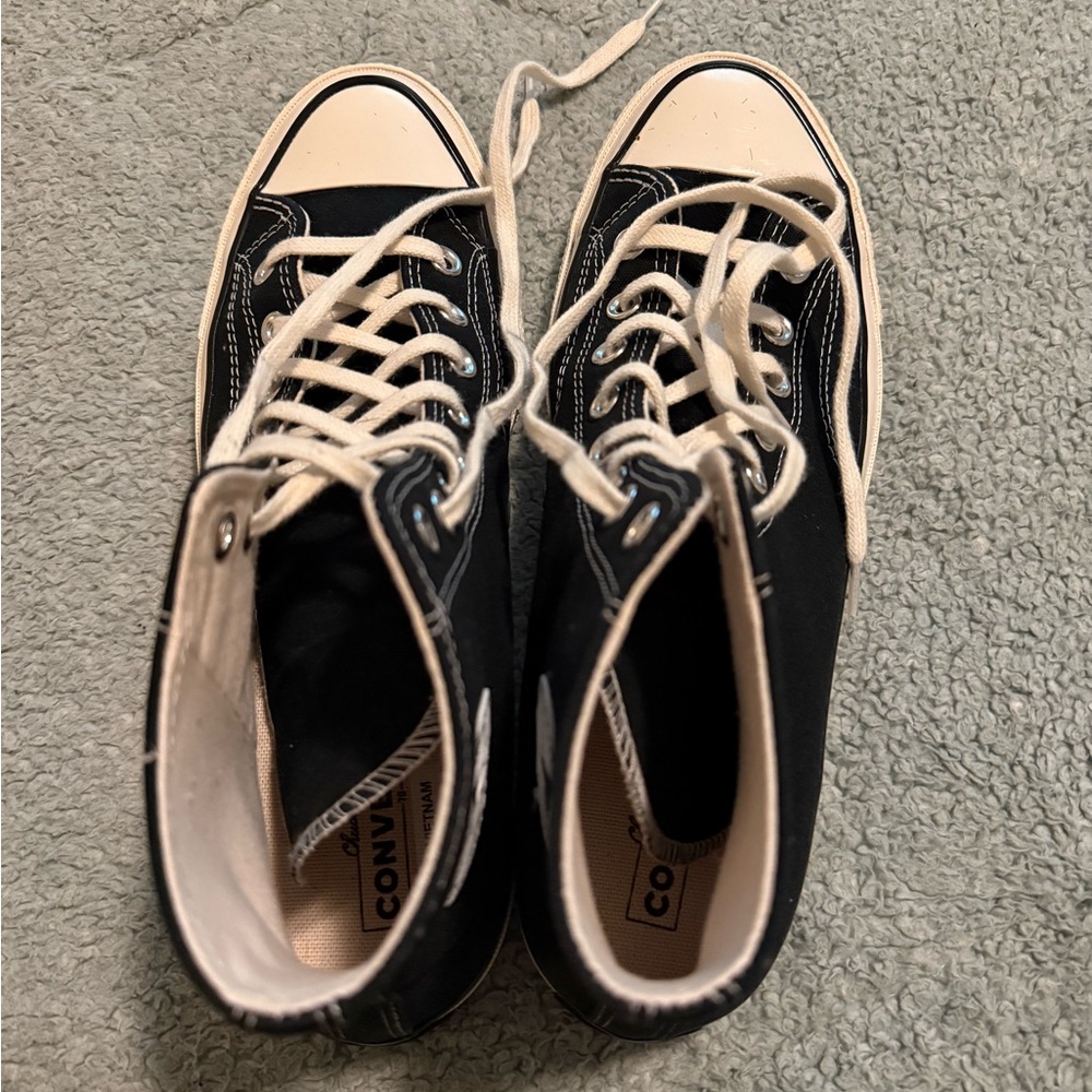 Mens size 10 Converse Black and White High-Tops